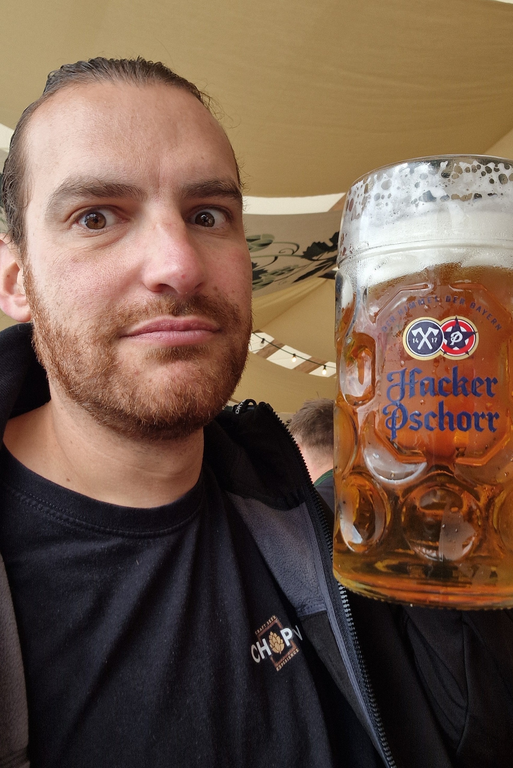 Chopp’in, c’est son idée ! Et il passe son temps à se creuser les méninges pour faire évoluer ce lieu qu’il rêve chaque jour plus chaleureux et attrayant avec toujours plus de pépites à découvrir !